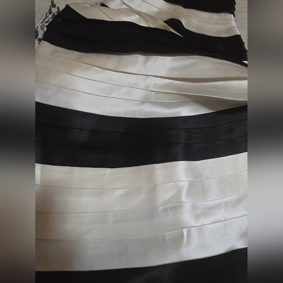 BCBG womens size 2 strapless floor length black and white layered gown - Picture 6 of 9